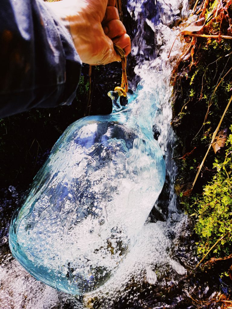 lahdevesi-spring-water-glass-bottle-lasipulloon-pieni-puro-kuohu-luonnon-vesi-living-water-finland